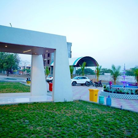 Hotel Madhuban Aurangabad  Ngoại thất bức ảnh